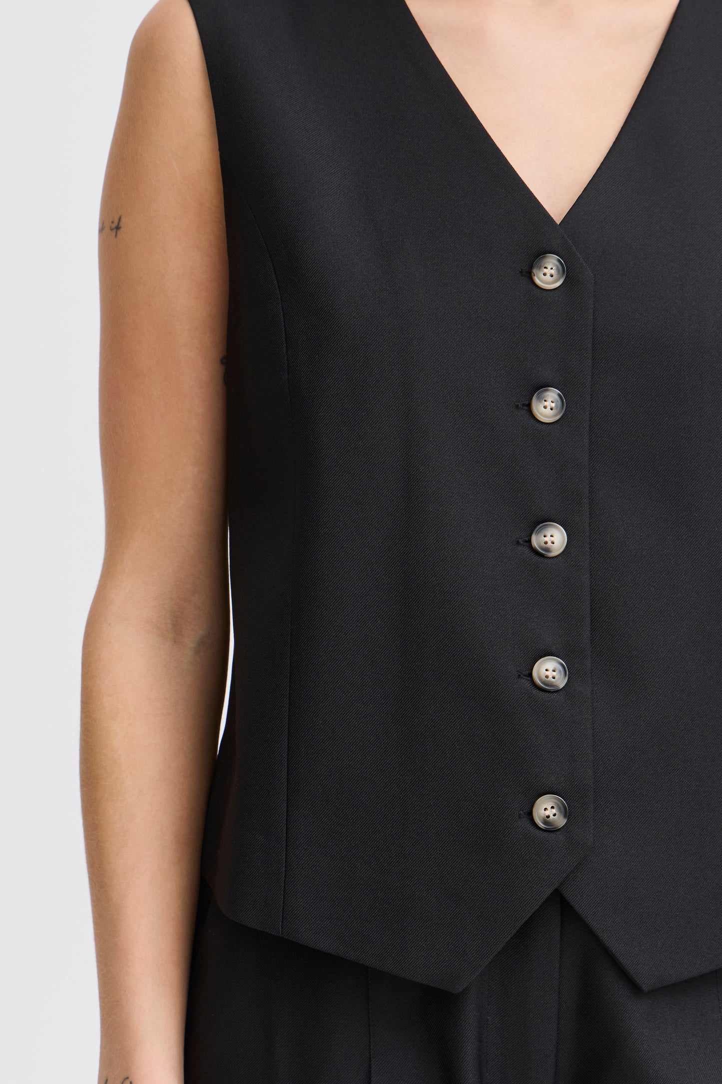 Ichi Ihzimmie Waistcoat | Black