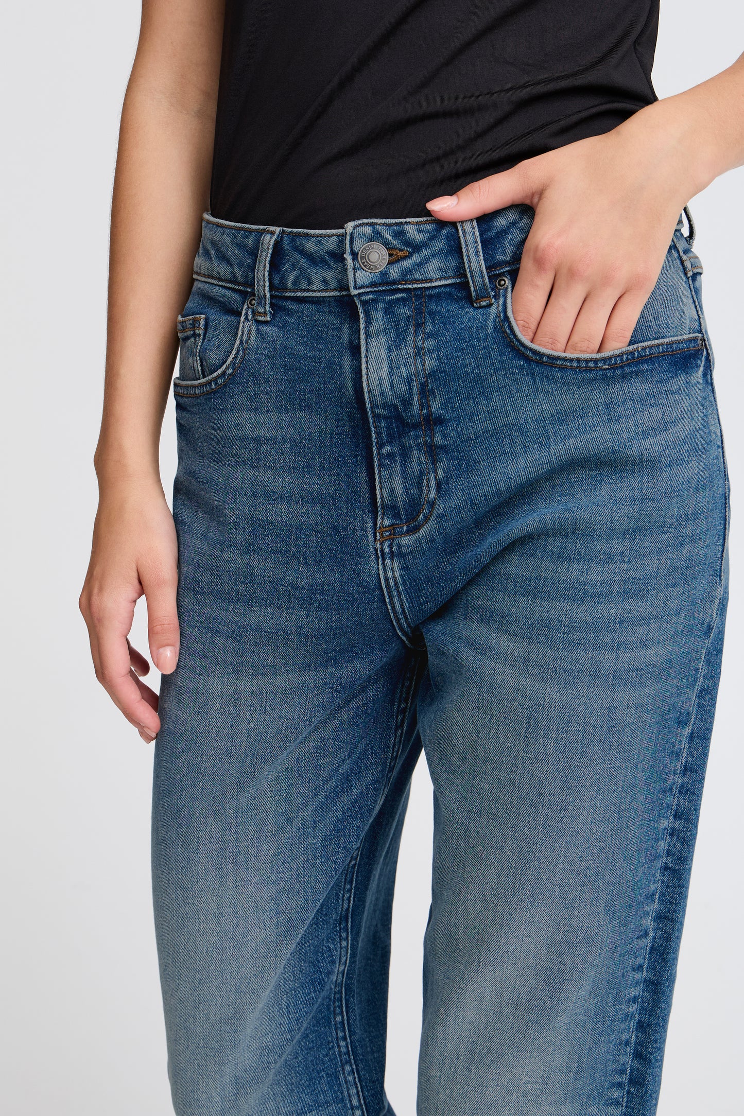 B.Young Mom Loetta Jeans | Mid Blue