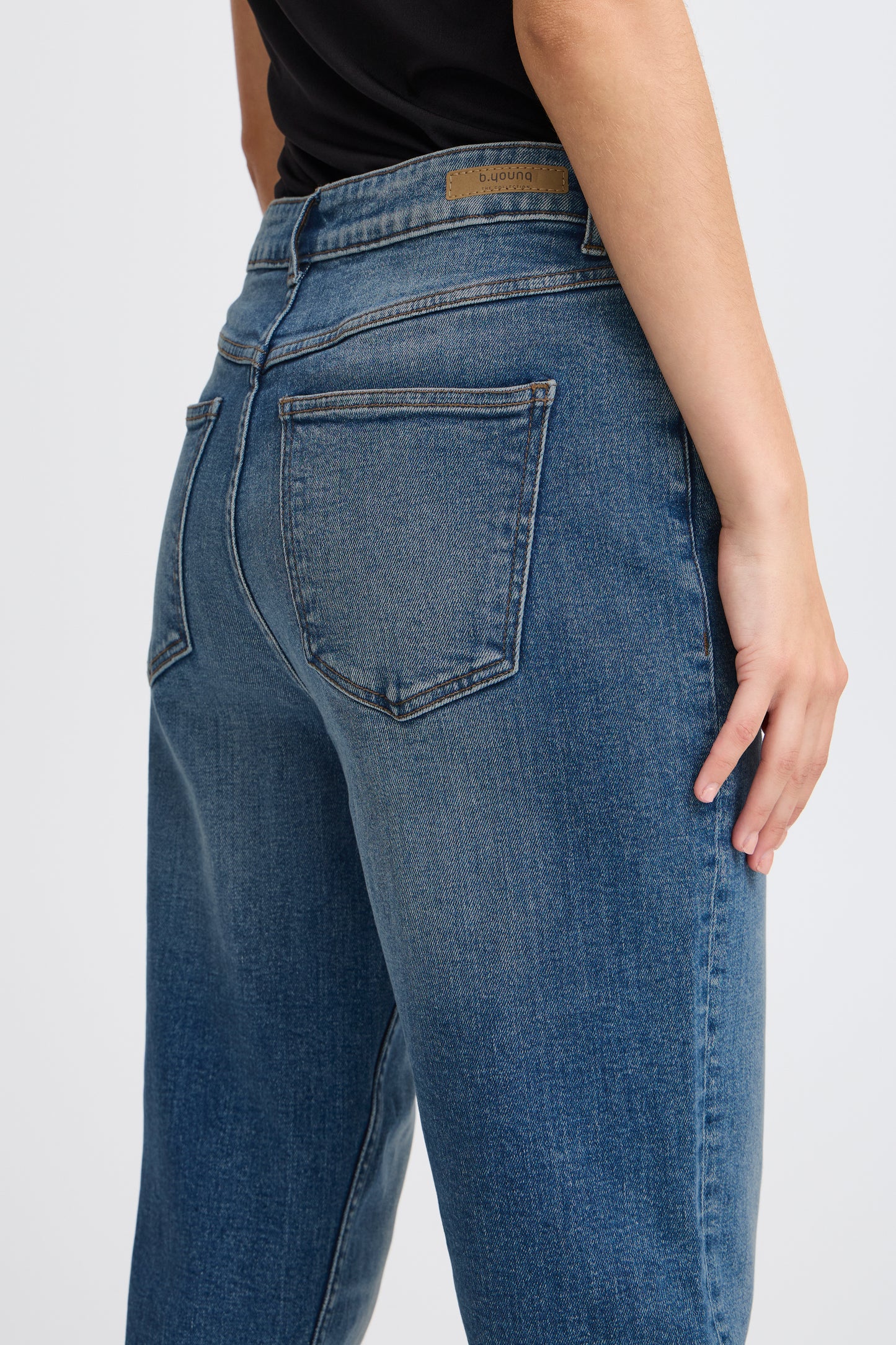 B.Young Mom Loetta Jeans | Mid Blue