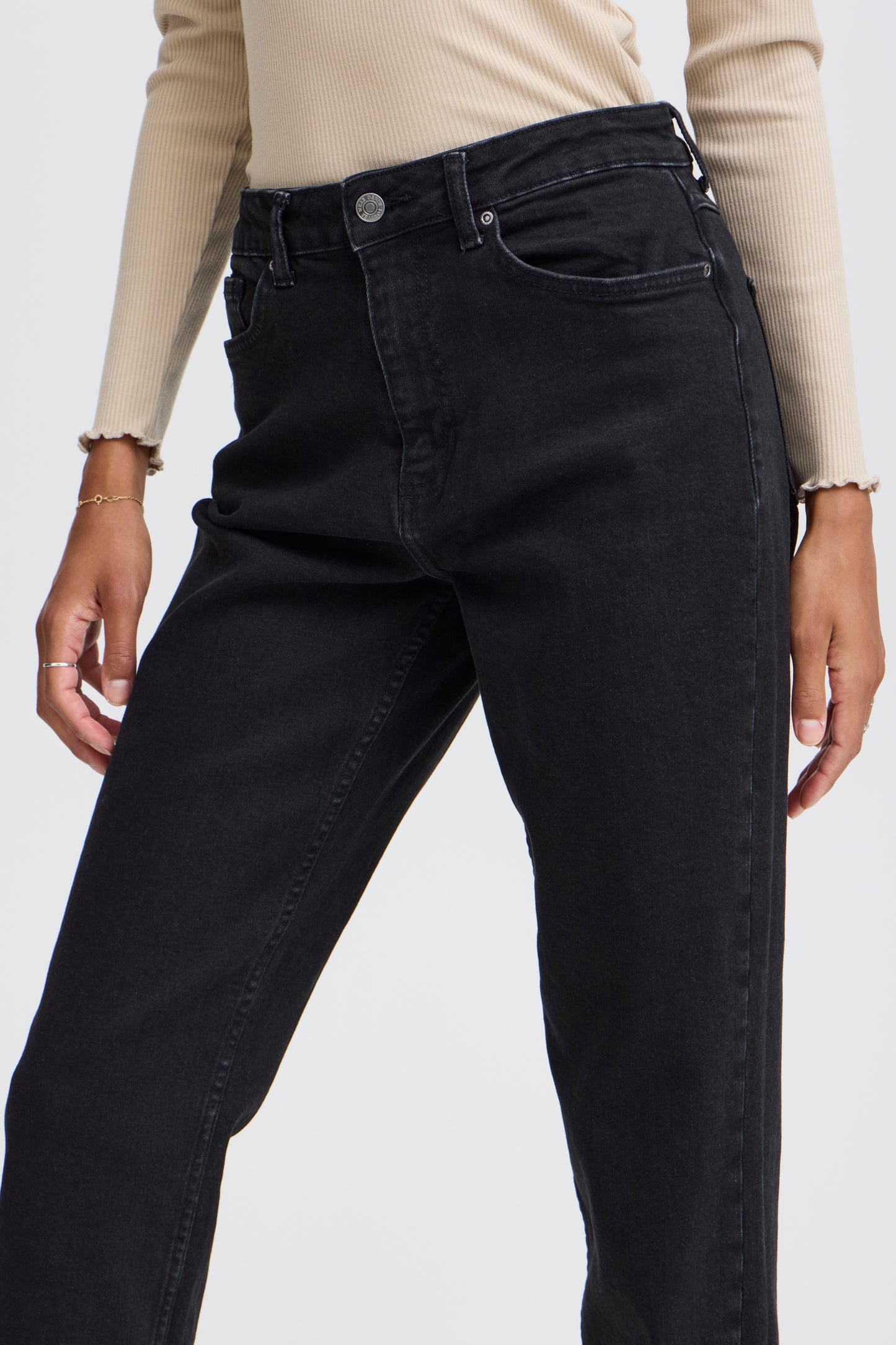 B.Young Mom Loetta Jeans | Black