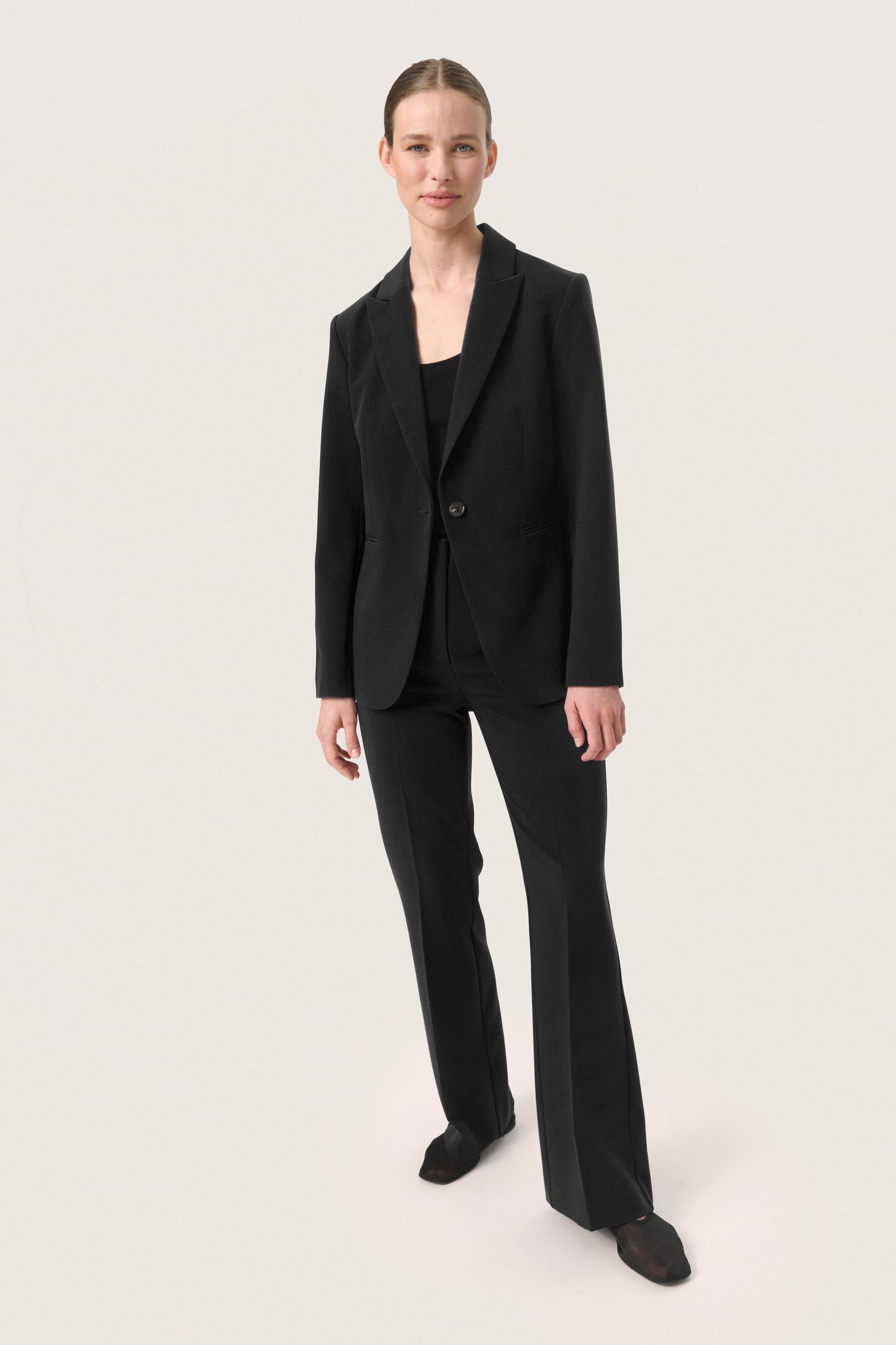 Soaked in Luxury Corinne Short Blazer | Black