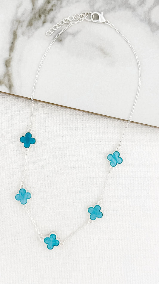 Envy Short silver necklace with 5 turquoise fleurs