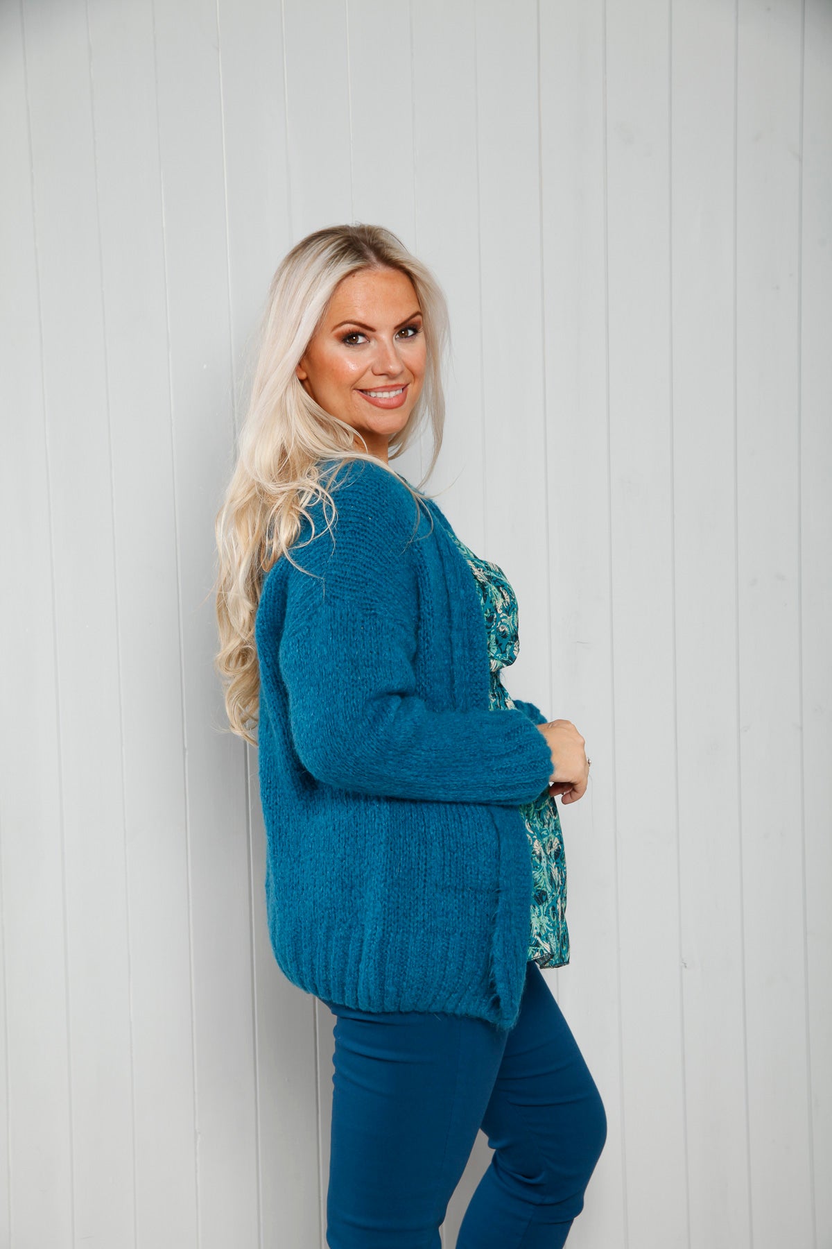 Chunky cardigan with outlet pockets