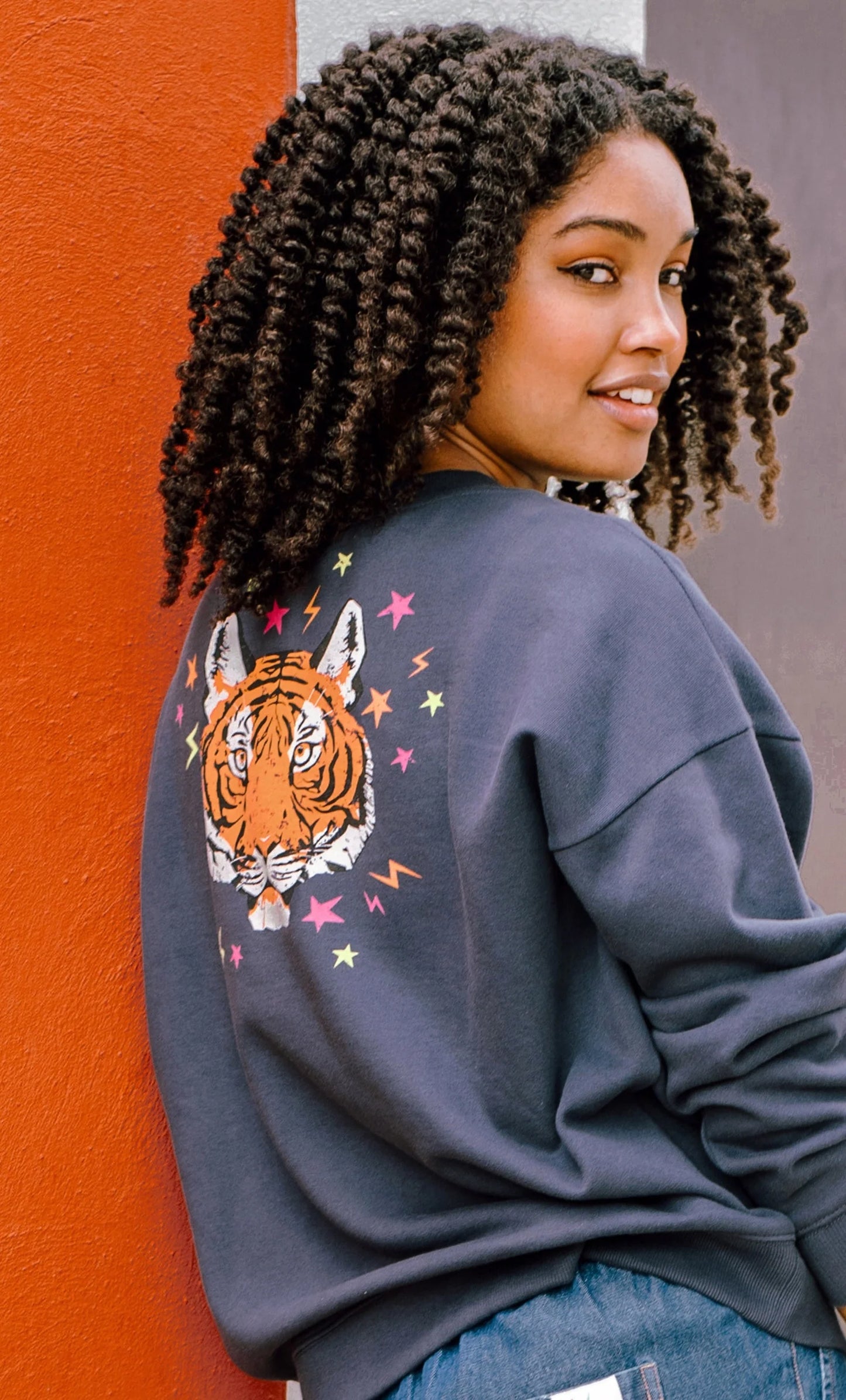 Eadie Relaxed Sweatshirt | Charcoal, Tiger & Stars