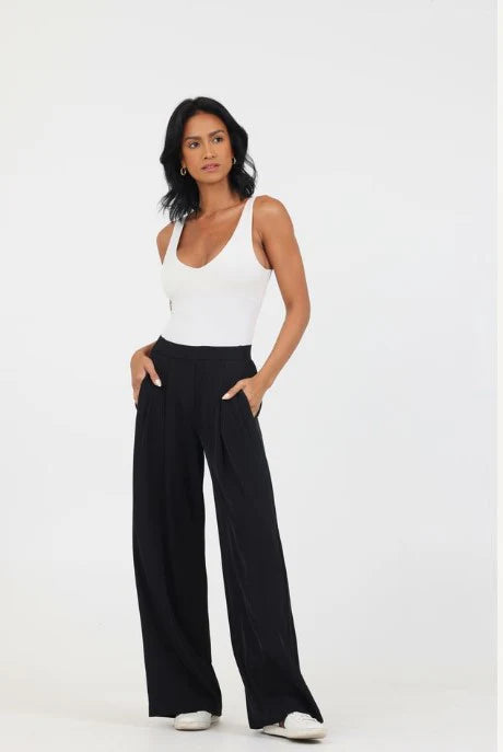 Suzy D Amy Floaty Wide Leg Pants in Black